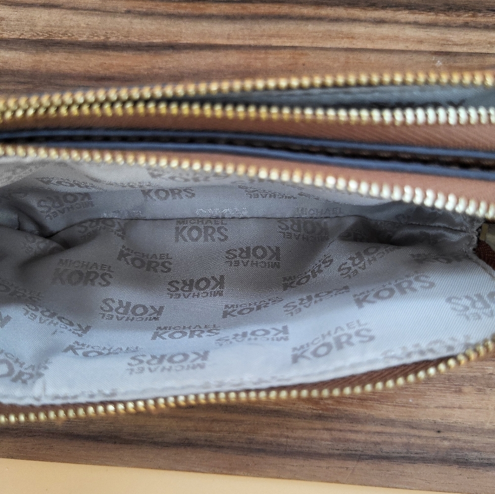 Michael Kors Double Zip Brown Wristlet, Like New Condition - Picture 4 of 5